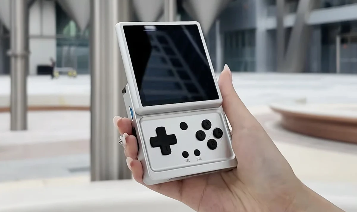 Anbernic Officially Unveils ‘RG Rotate’ Emulation Handheld, Reviving 2000s Mobile Design Aesthetics