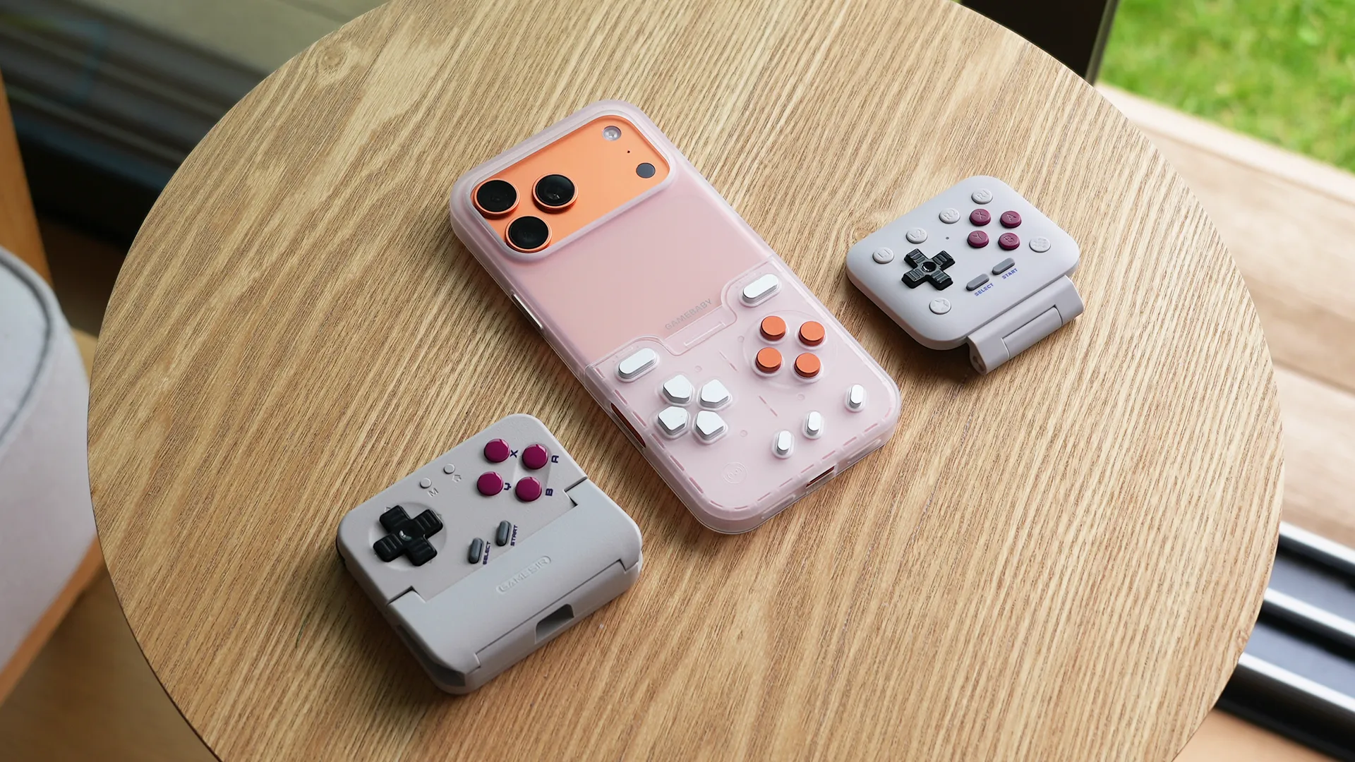 The 8BITDO FlipPad Revolutionizes Smartphone Gaming with its Compact Design and Seamless Integration