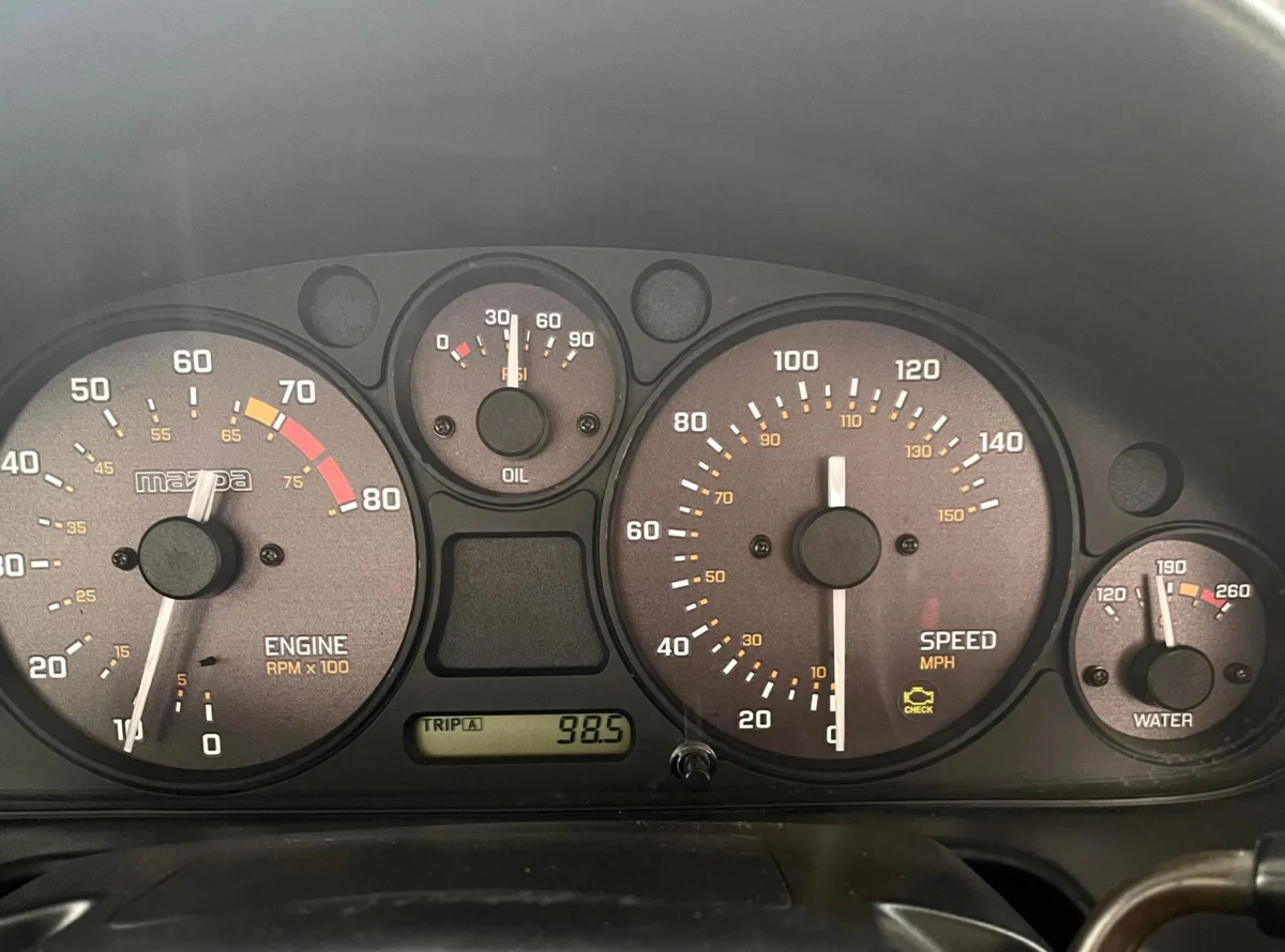 Upgrading the NB Mazda MX-5 Miata Instrument Cluster with CANchecked Multifunction Displays and RevLimiter Faces