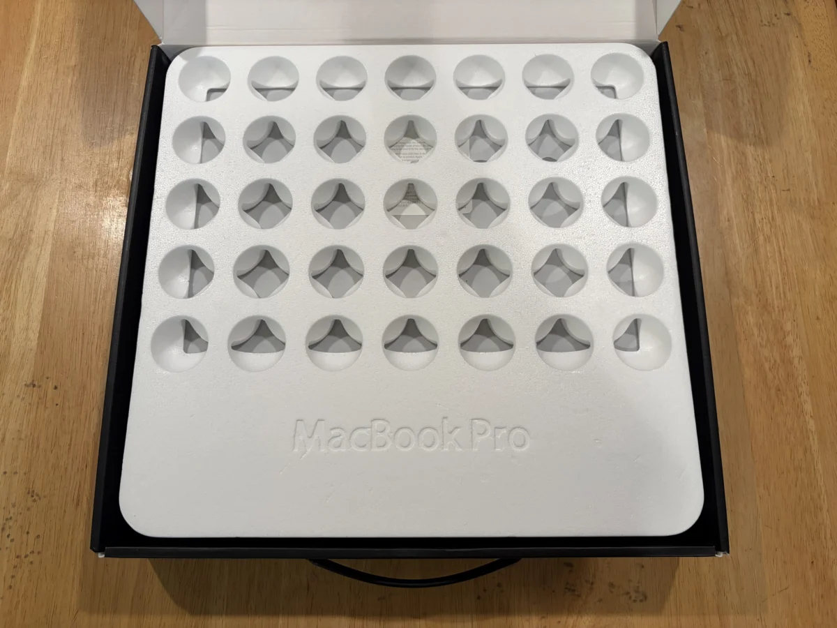 A Rare Time Capsule Found: The Restoration of a Mid-2007 MacBook Pro Unveils Tech History